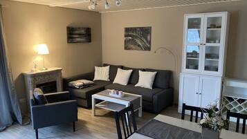 Fernseher, Kamin, DVD-Player, Stereoanlage