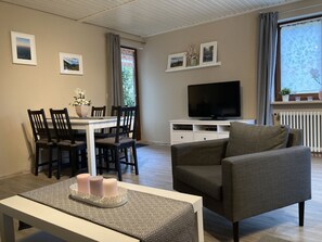 Dining - Holiday Apartment Tannenhöh with Mountain View, Balcony and Wi-Fi (Todtmoos)