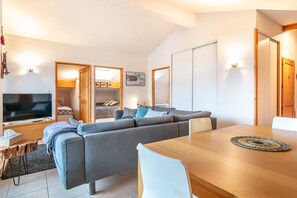 Interior - Stay, Steps from the Slopes (Morillon)
