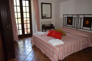 3 habitaciones, tabla de planchar con plancha y wifi gratis 