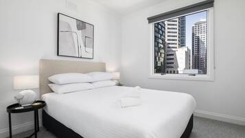 Desk, iron/ironing board, Internet, bed sheets