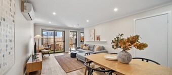 Stylish Townhouse with Private Courtyard