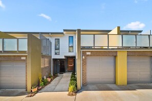Exterior - Stylish Townhouse with Private Courtyard (Coombs)