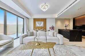 TV - Luxury Private Townhouse | Golf Course and Lagoon Access (Dubai)