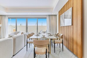 Dining - Luxury Private Townhouse | Golf Course and Lagoon Access (Dubai)