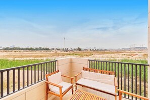 Property grounds - Luxury Private Townhouse | Golf Course and Lagoon Access (Dubai)