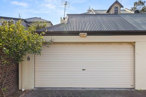 Exterior - Beautiful Terrace Home with Courtyard (Cooks Hill)