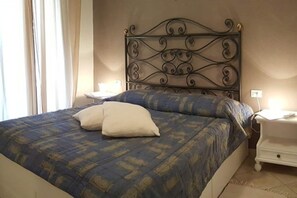 2 bedrooms - Familiar swimming pool and open, private space (Castelsardo)