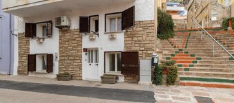 Su due livelli, con aria condizionata