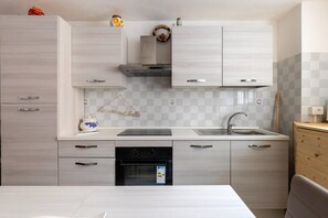 Oven, stovetop, dining tables - Su due livelli, con aria condizionata (Castelsardo)