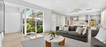 Coastal Luxe 4-Bed House in Madora Bay