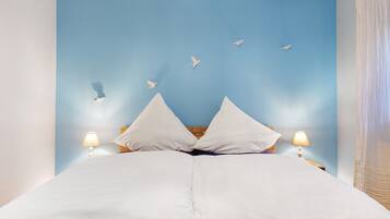 Iron/ironing board, WiFi, bed sheets