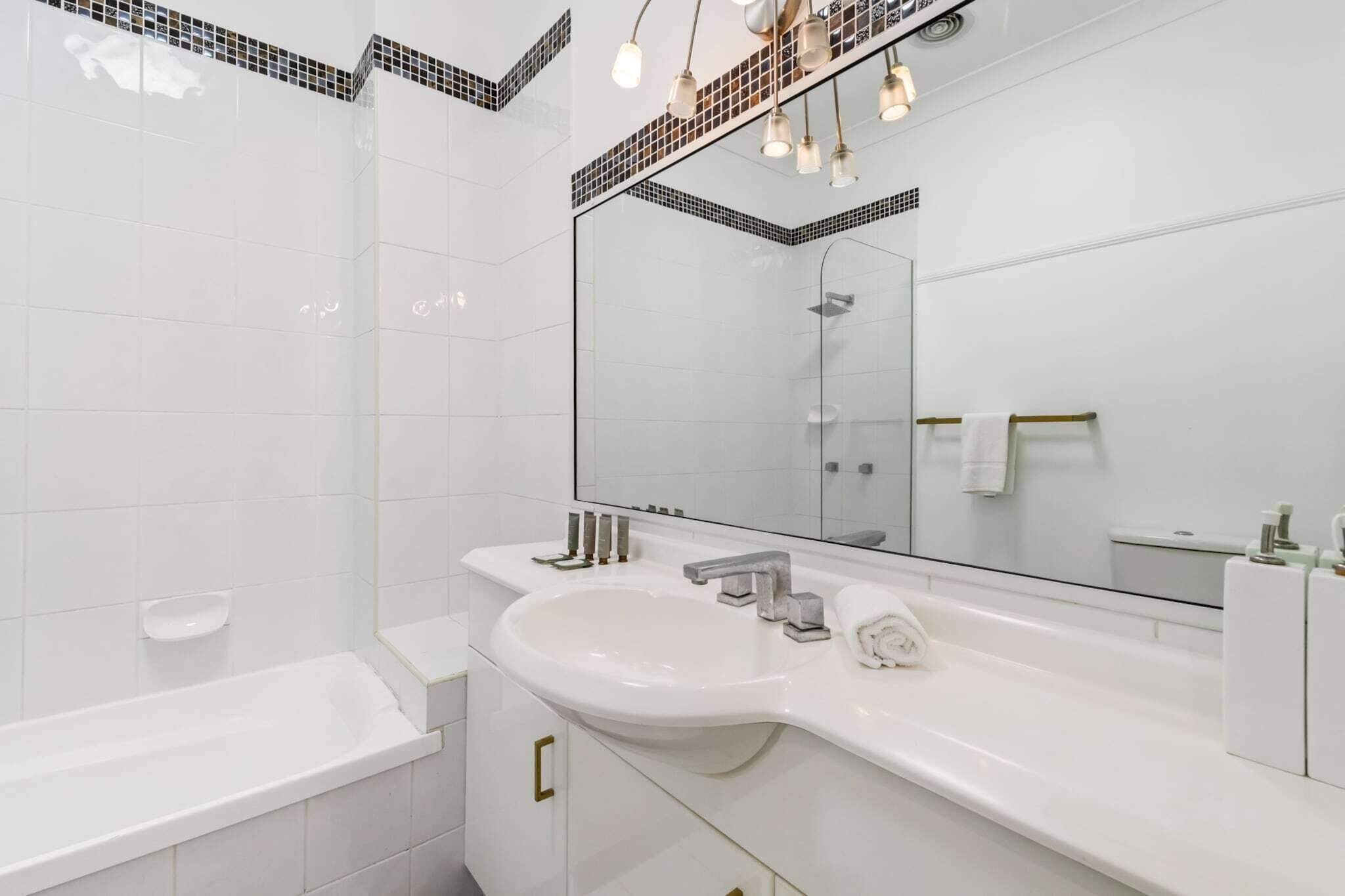 Hårføner og håndklær