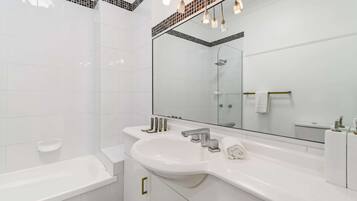 Hårføner og håndklær