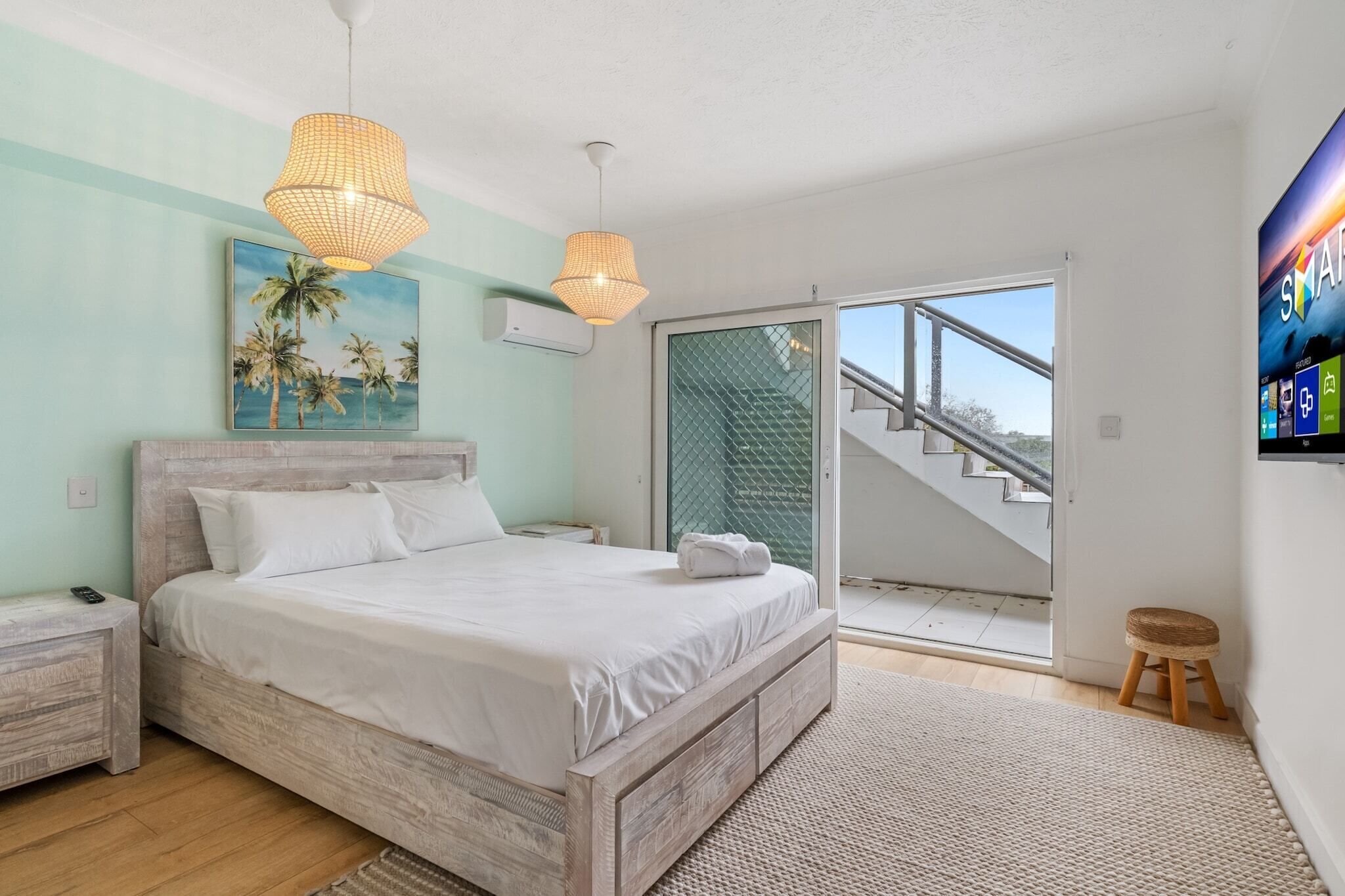 Strykejern/-brett, internettilgang og sengetøy