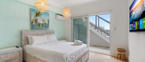 Iron/ironing board, Internet, bed sheets