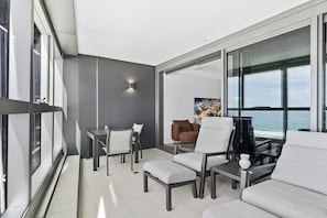 Interior - Luxury Beachfront 1-Bed Apartment with Pool & Gym (Surfers Paradise)
