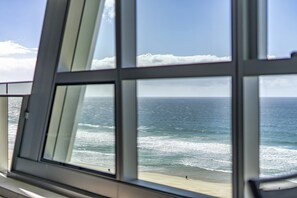 Interior - Luxury Beachfront 1-Bed Apartment with Pool & Gym (Surfers Paradise)