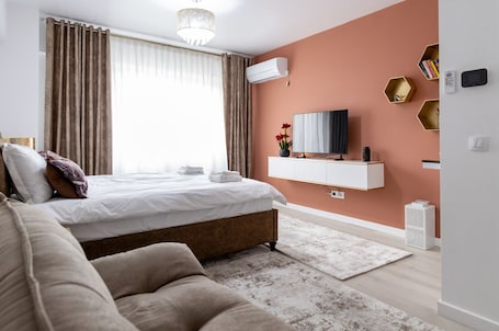 Apartment, Balcony, City View | Iron/ironing board, free WiFi. Colour Studios