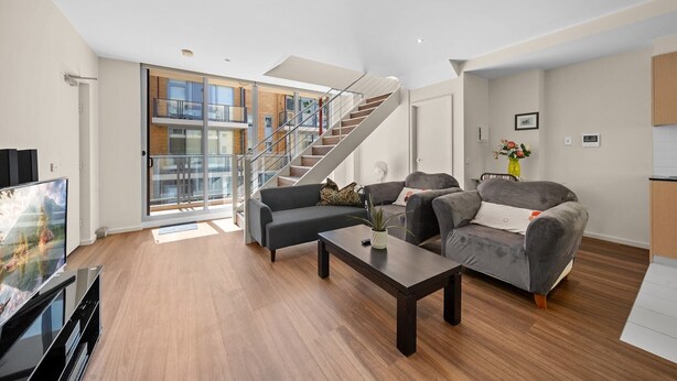 Living area - Spacious Apartment with Gym & Pool Access (City)