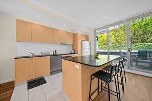 Fridge, microwave, oven, stovetop - Spacious Apartment with Gym & Pool Access (City)