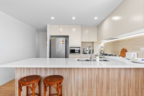 Fridge, microwave, oven, stovetop - Seaside Retreat with Parking and Balcony (Newport)