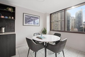 Dining - City Escape with Spa Access in Darlinghurst (Darlinghurst)