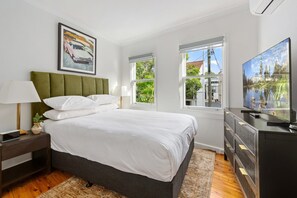 2 bedrooms, iron/ironing board, Internet, bed sheets - Charming 2-Bed Terrace in the Heart of Surry Hills (Surry Hills)