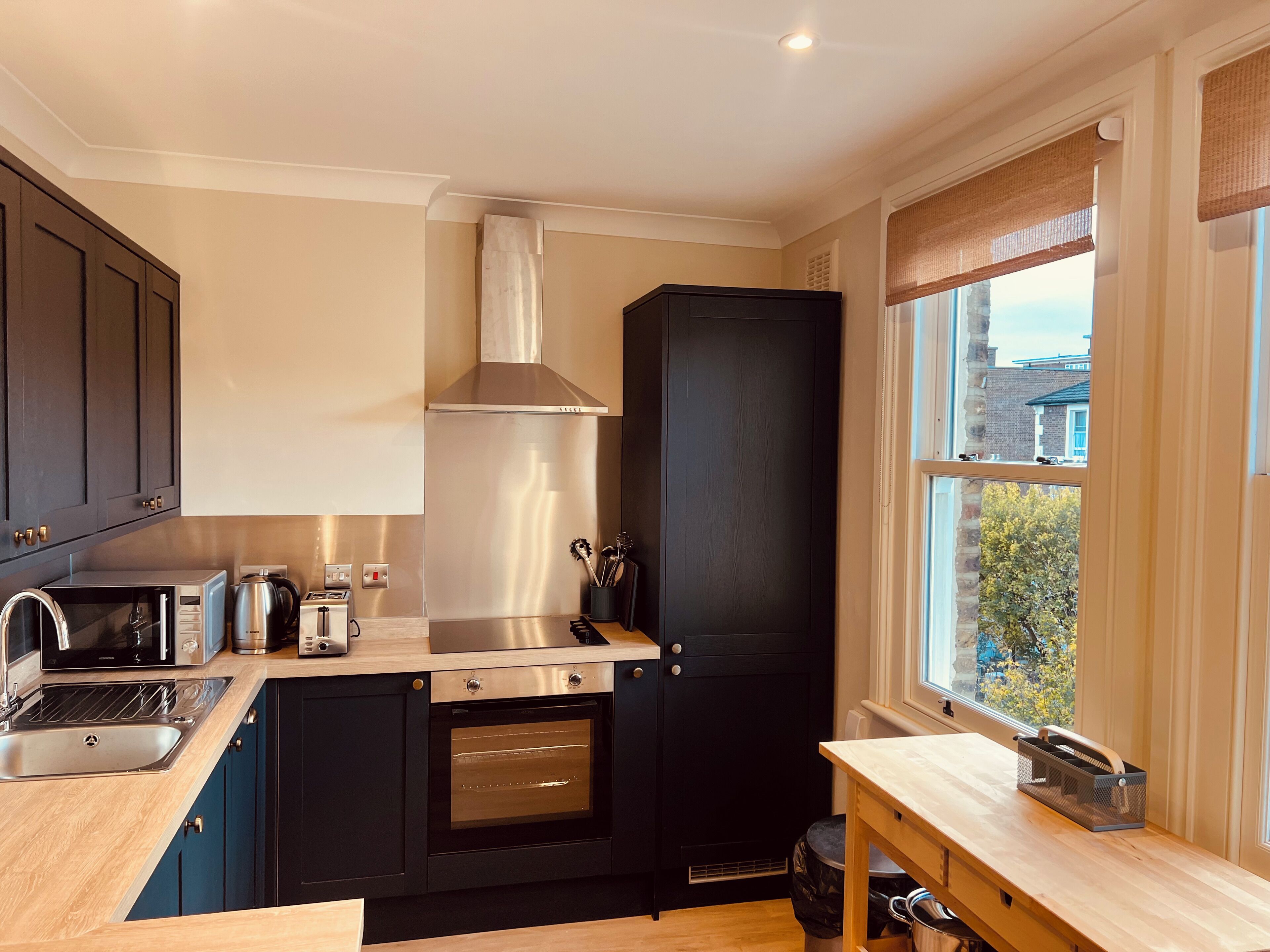 Micro-ondes, four, plaque de cuisson, lave-vaisselle