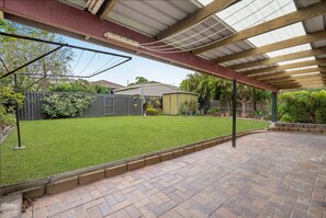 Property grounds - Family Home Near North Brisbane Parks (Everton Park)