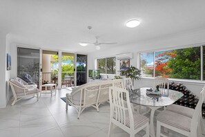 Interior - Relaxing Getaway Steps Beach with Pool (Torquay)