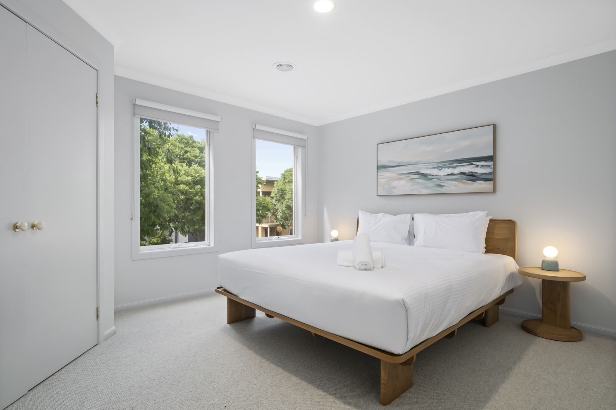 Iron/ironing board, bed sheets