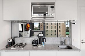 Fridge, microwave, oven, stovetop - South Melbourne Apartment with Gym Access (South Melbourne)
