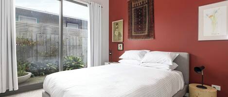 Bügeleisen/Bügelbrett, Internetzugang, Bettwäsche