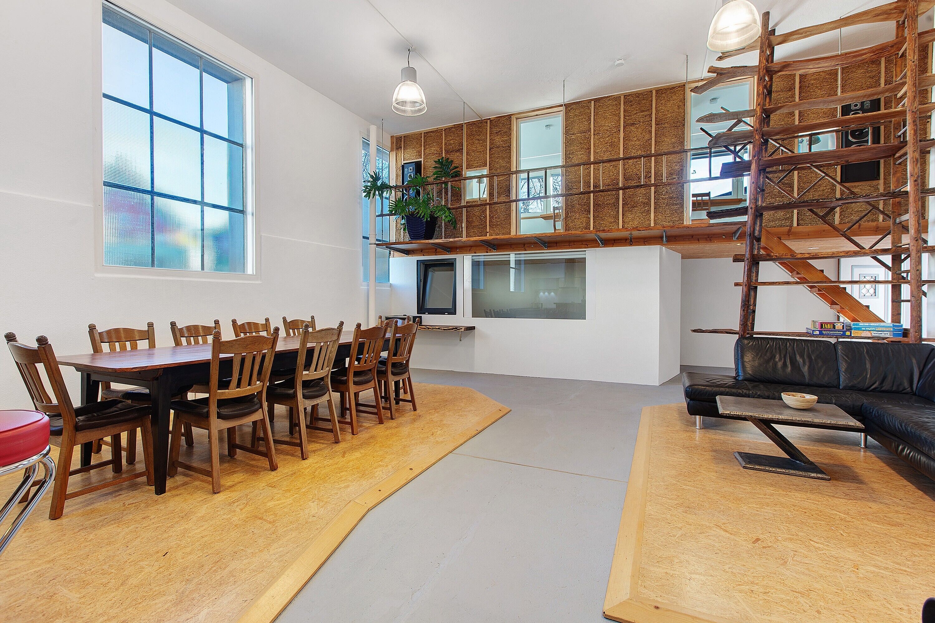 المنشأة من الداخل