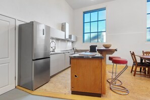 Kühlschrank, Ofen, Herdplatte, Geschirrspüler