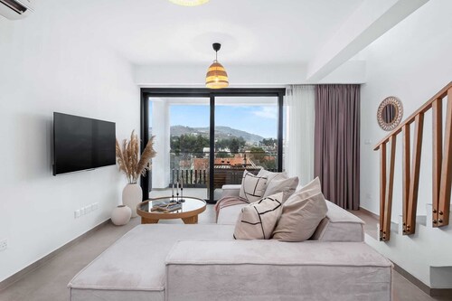 Pamboo Ampelos House by Nomads