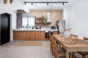 Fridge, microwave, oven, stovetop - Pamboo Ampelos House by Nomads (Paphos)