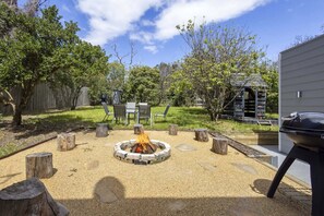 Outdoor dining - Peaceful 2-Bed Apartment in Coastal McCrae (McCrae)