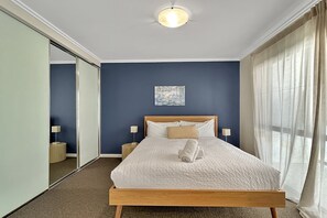 1 bedroom, iron/ironing board, Internet, bed sheets - Peaceful 1-Bed Unit in Leafy Yokine (Yokine)