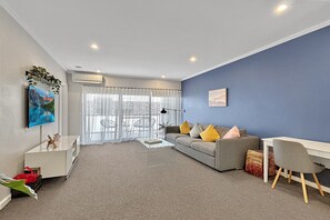 Smart TV - Peaceful 1-Bed Unit in Leafy Yokine (Yokine)