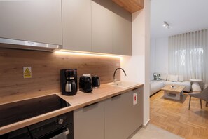 Deluxe Apartment, Kitchen | Private kitchen | Fridge, microwave, oven, stovetop - Classy & Modern Apt in Pagrati - Athens (Athens)