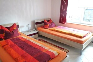 2 chambres, fer et planche à repasser, Wi-Fi gratuit, draps fournis