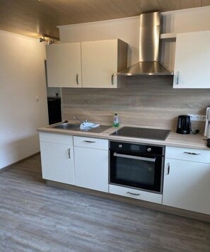 Fridge, microwave, oven, stovetop - Holiday apartment with 2 bedrooms (kellenhusen)