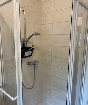 Shower, hair dryer - Holiday apartment with 2 bedrooms (kellenhusen)