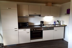 Fridge, microwave, oven, stovetop - Bungalow 1 Ostlandstraße (Kellenhusen)