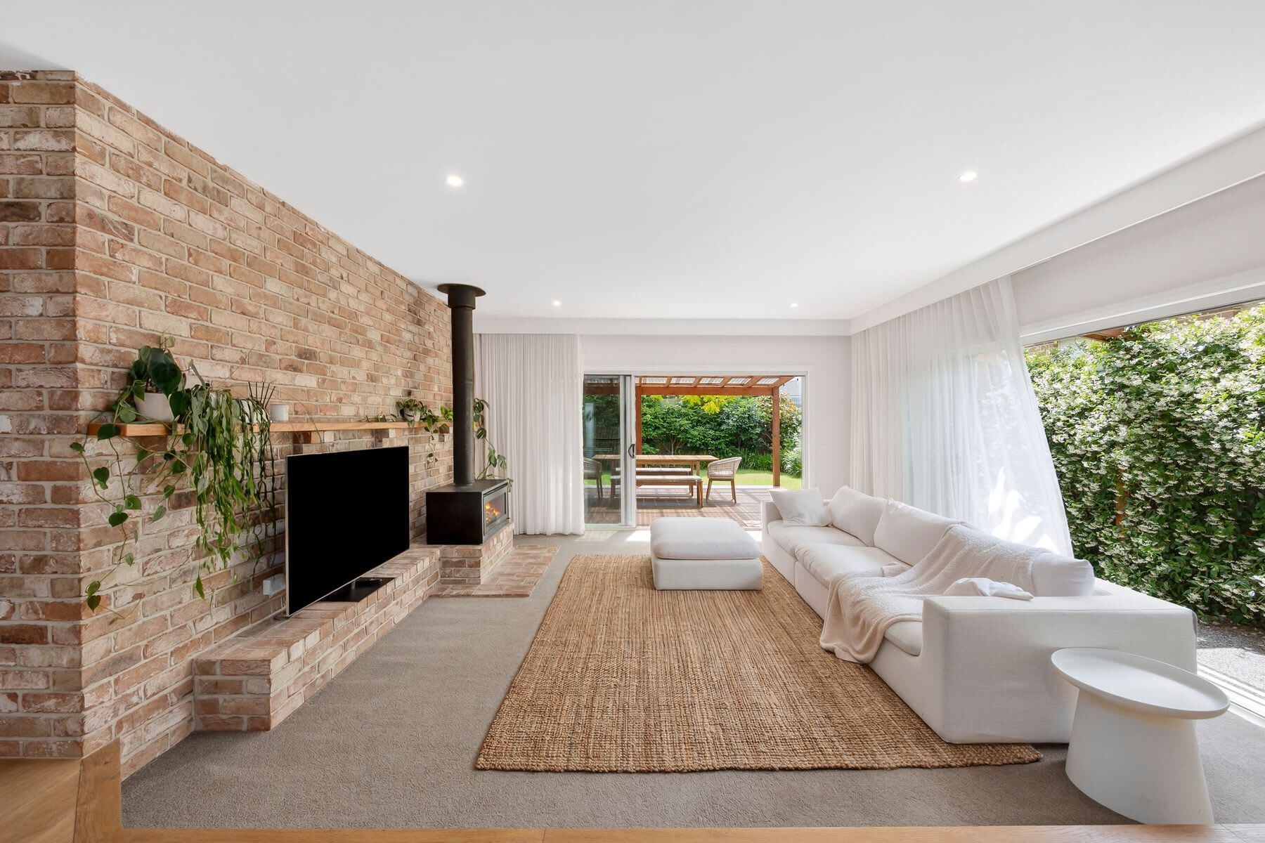 TV, peis og kontorer