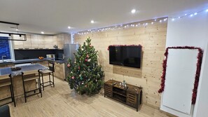 Microwave, oven, stovetop, dishwasher - Large 75m2 apartment in Font Romeu - 2 steps from town center and ski lifts (Font-Romeu-Odeillo-Via)