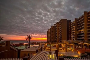 Outdoor pool, a heated pool - Condo Las Palomas Beach & Golf Resort (Puerto Peñasco)