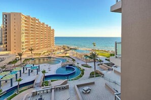 Outdoor pool, a heated pool - Condo Las Palomas Beach & Golf Resort (Puerto Peñasco)